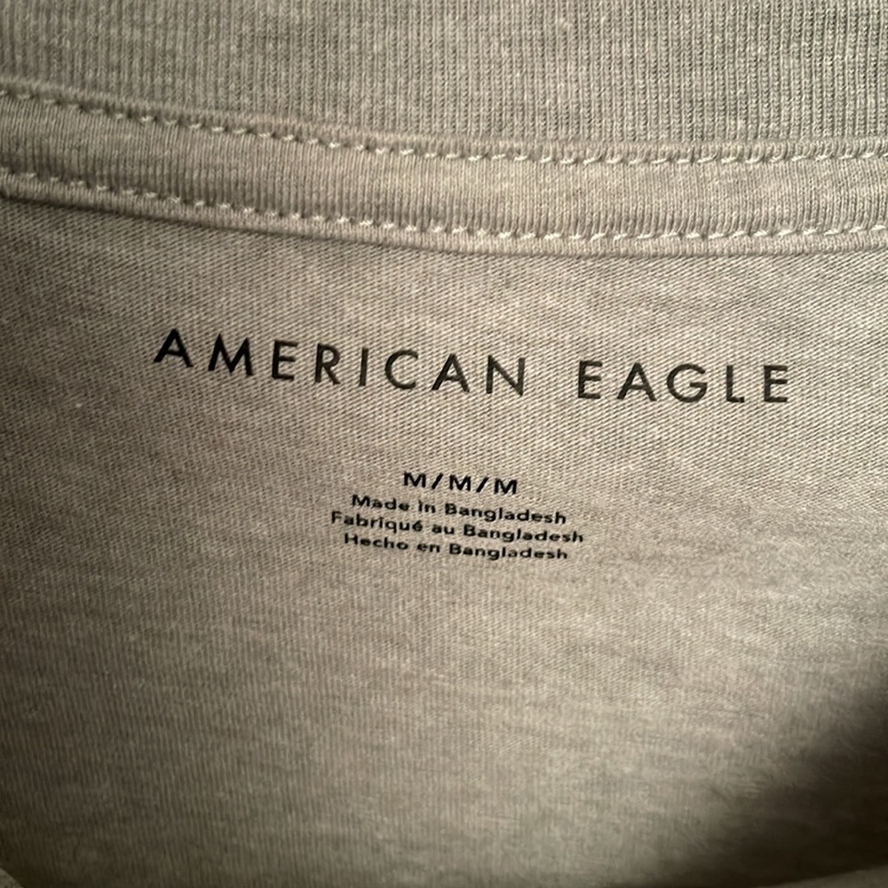 Mens medium American Eagle T-shirt - Picture 3 of 5